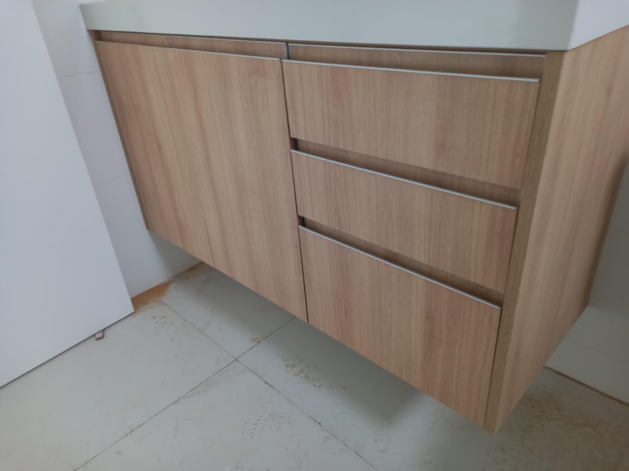 Gaveteiro amadeirado para banheiro
